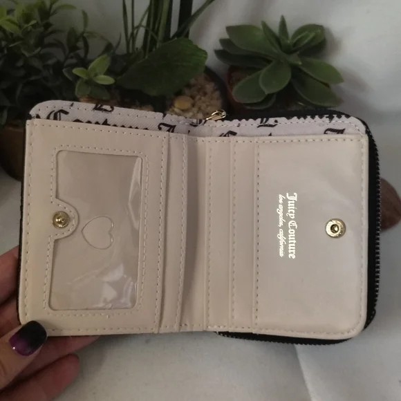 Juicy Couture Small Black Wallet EUC - Picture 3 of 14